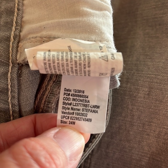 Gloria Vanderbilt Stefania Womens Plus Sz 24W Gray Crop Jeans Embellished Pocket - Picture 8 of 8
